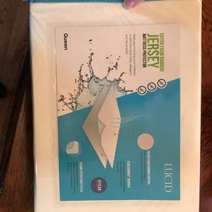 Lucid Queen mattress protector. New. White